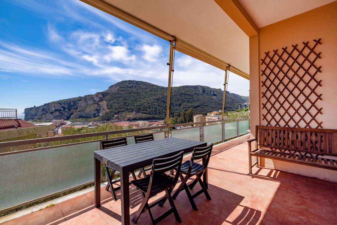 Casa Matilde - Appartamento Vista Mare - Con Posto Auto Finale Ligure Luaran gambar