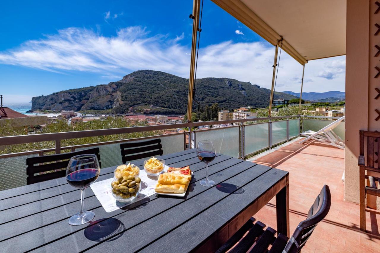Casa Matilde - Appartamento Vista Mare - Con Posto Auto Finale Ligure Luaran gambar
